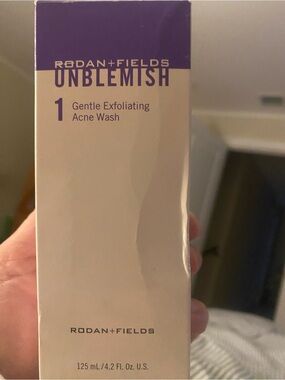 Rodan + Fields Unblemish Gentle Exfoliating Acne Wash - White & Purple